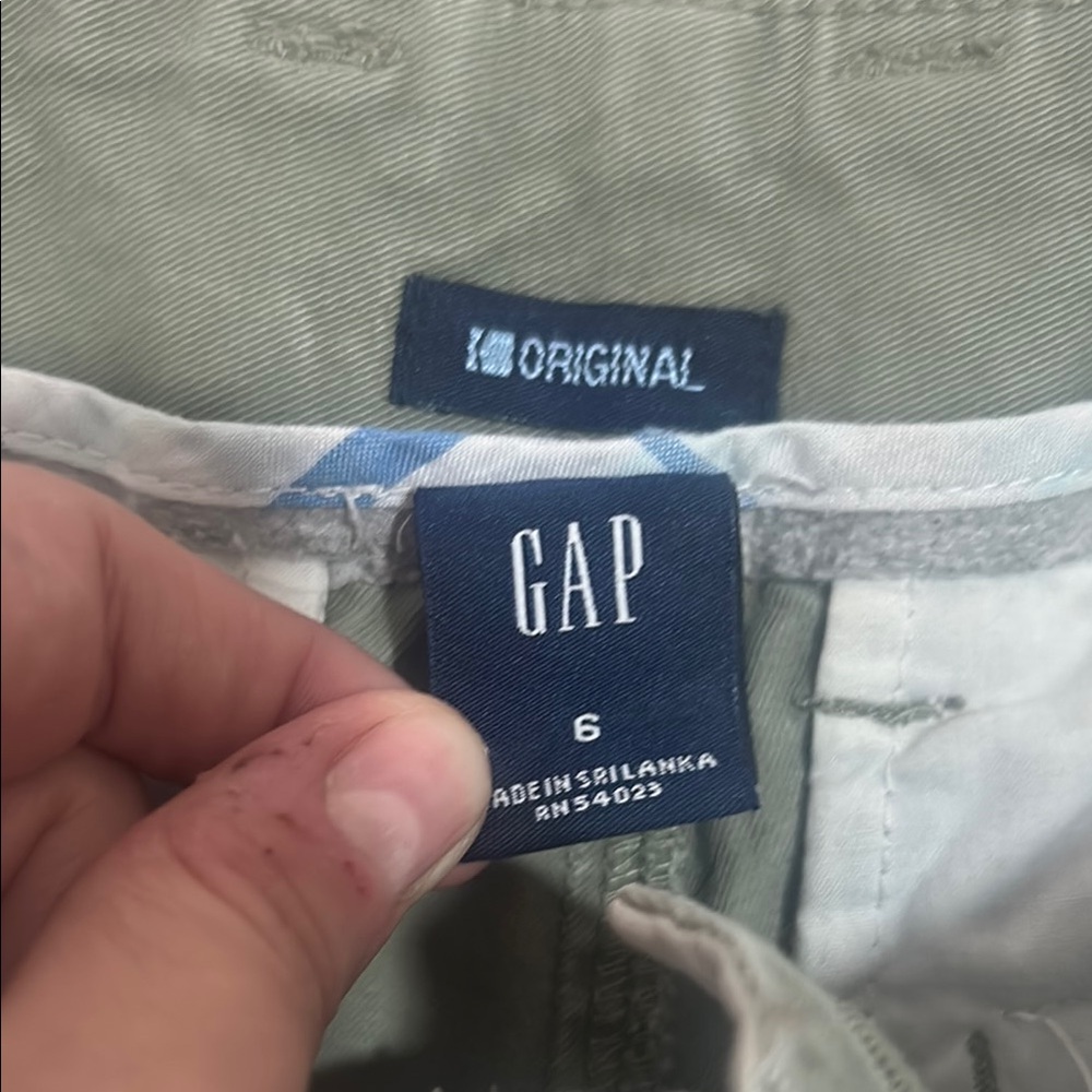 GAP Army Green Bermudas Relaxed Fit Shorts - Picture 2 of 5